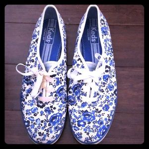 Blue and White Flower Keds